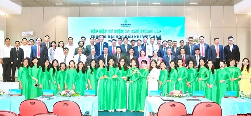 A PVU munkatársai a 15. évfordulós ünnepségen. Fotó: PVU. CBCNV PVU tại Lễ kỷ niệm 15 năm thành lập. Ảnh: PVU.