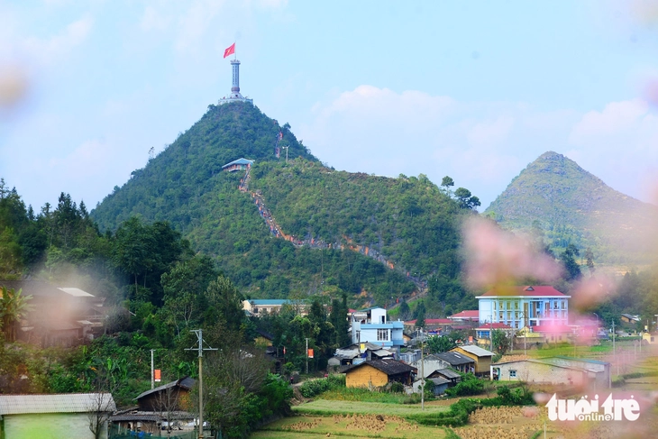 cột cờ lũng cú - Ảnh 1.