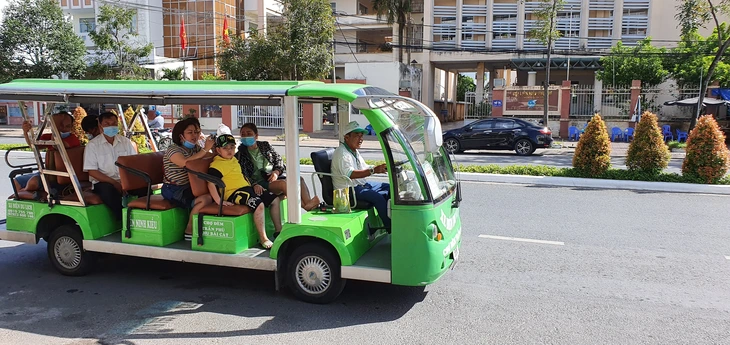 Turistler için 4 tekerlekli elektrikli araba - Fotoğraf 2.