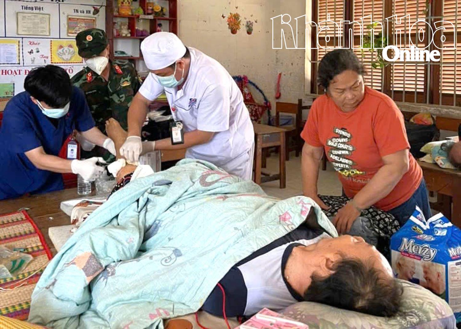 Bộ Chỉ huy Quân sự tỉnh Khánh Hòa tập trung hỗ trợ dân khắc phục sau lũ