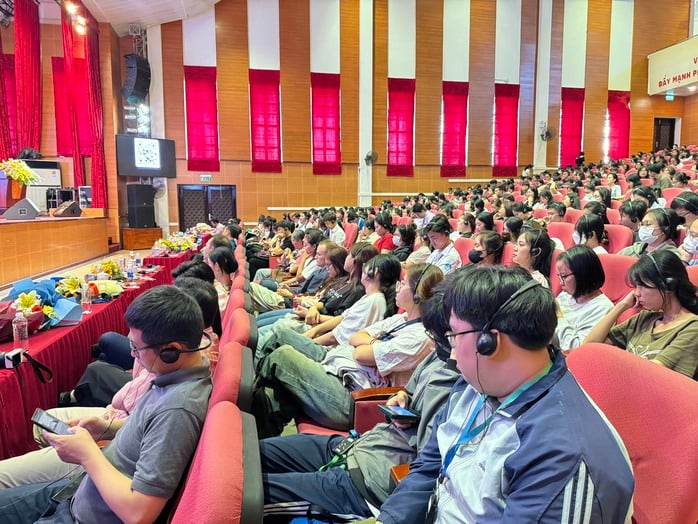 Phụ nữ Việt Nam truyền cảm hứng với sinh viên bằng tiếng Pháp- Ảnh 5.