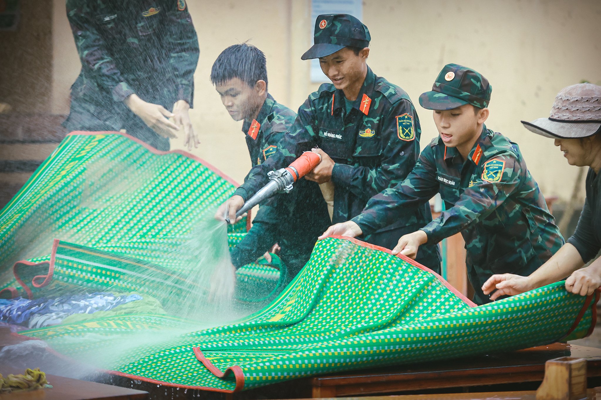 Sư đoàn 2 dốc sức cùng Gia Lai khắc phục hậu quả lũ lụt- Ảnh 3.