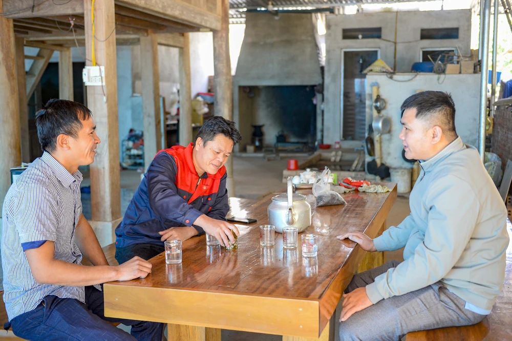 ຢູ່​ເຂດ​ຍົກຍ້າຍ​ຖິ່ນ​ຖານ Co Huong