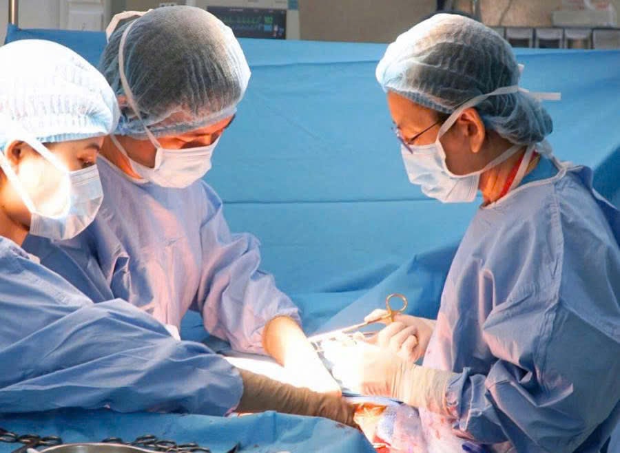 Cấp cứu kịp thời sản phụ tiền sản giật, cứu sống bé gái sinh non