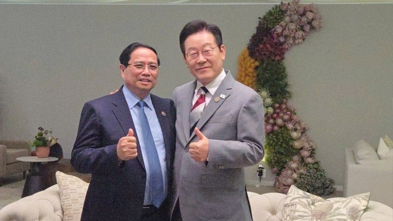 Thủ tướng Phạm Minh Chính và Tổng thống Hàn Quốc Lee Jae Myung. (Ảnh: VGP/Nhật Bắc)