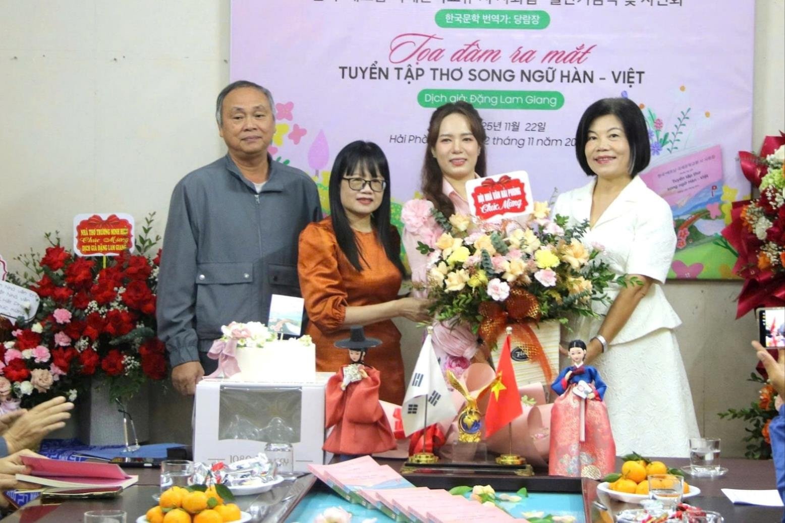 Ra mắt tuyển tập thơ song ngữ Hàn - Việt của dịch giả Đặng Lam Giang