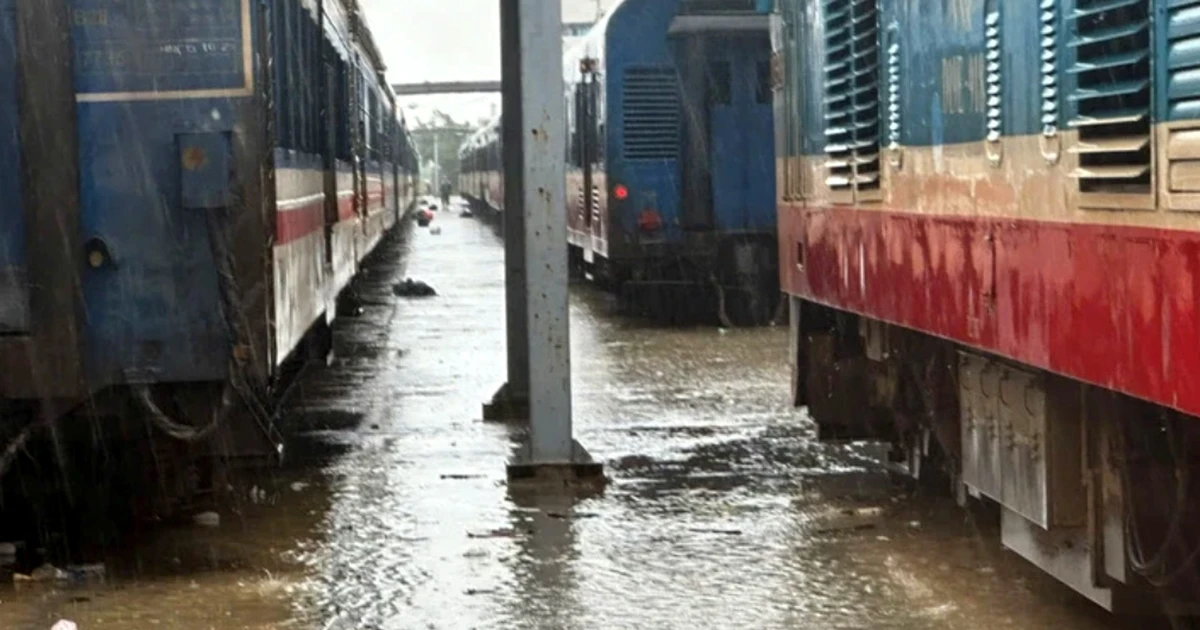Đường sắt huỷ 41 đoàn tàu khách do ảnh hưởng lũ lụt tại Nam Trung Bộ