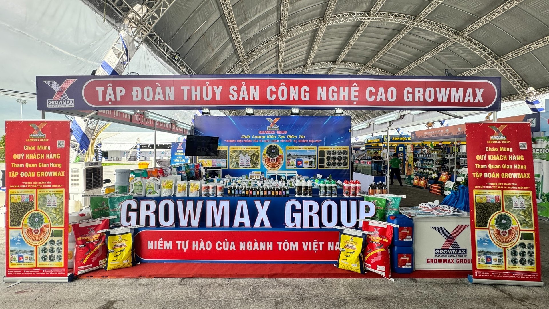 Gian hàng của GrowMax tạo nên điểm nhấn nổi bật tại Ngày hội cua Cà Mau 2025. Ảnh: PV.
