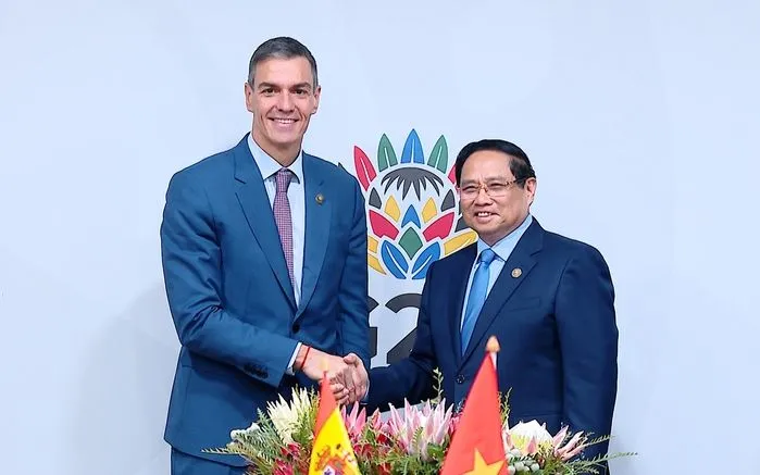 Thủ tướng Phạm Minh Chính đề nghị với Thủ tướng Tây Ban Nha Pedro Sánchez hai nước cùng triển khai hiệu quả Hiệp định EVFTA nhằm sớm đưa kim ngạch thương mại hai chiều vượt mức 8 tỷ USD - Ảnh: VGP