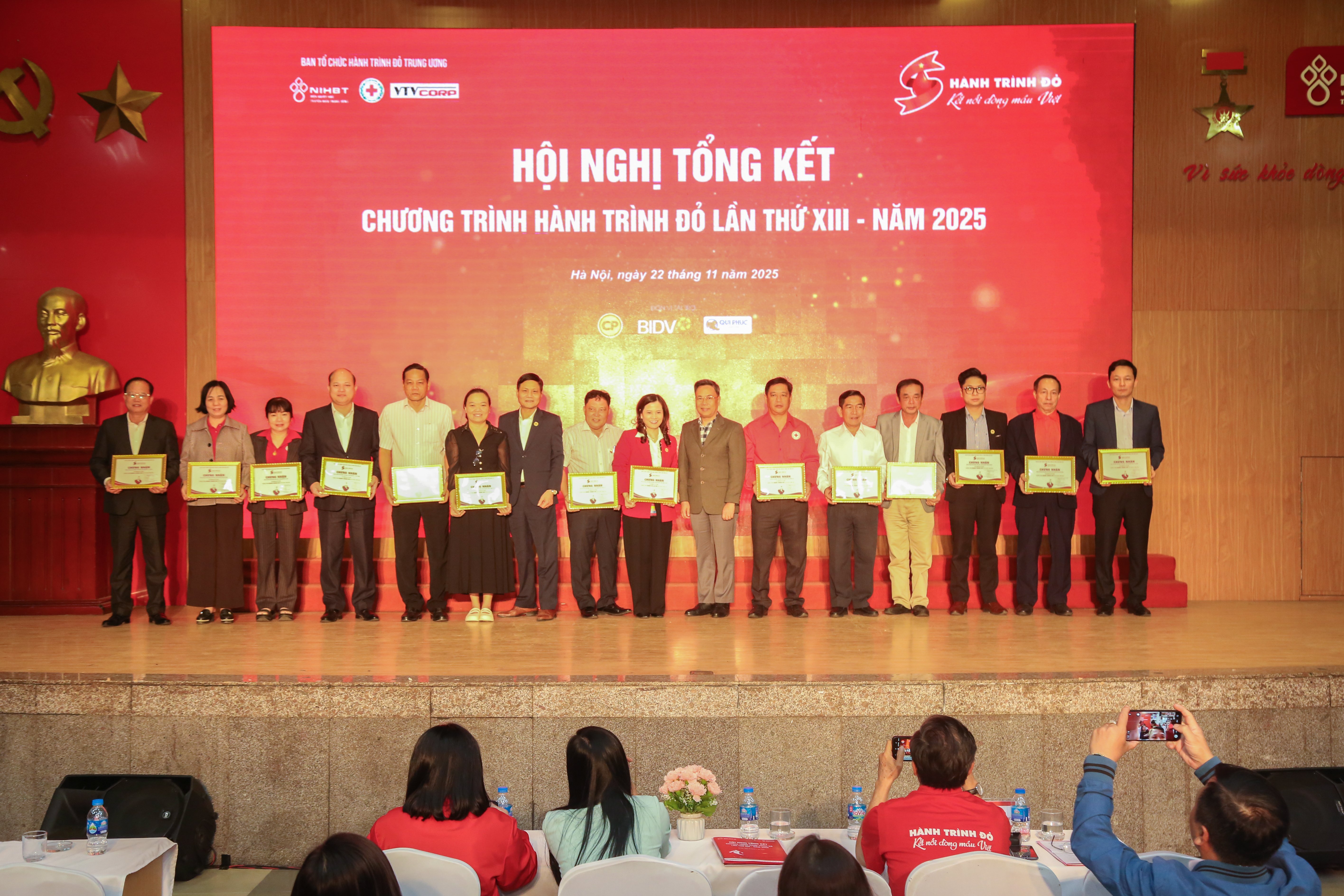 Hơn 1 triệu đơn vị máu được hiến tặng qua 13 tổ chức Hành trình Đỏ- Ảnh 4.