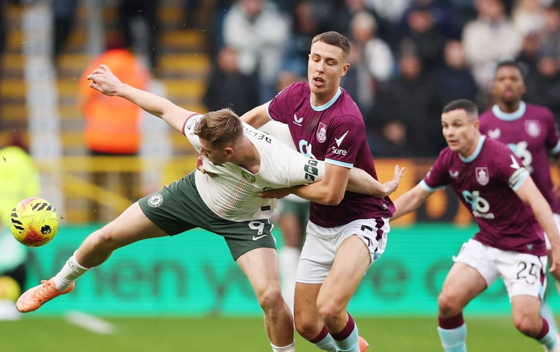 resources_premierleague_pulselive_com 2025 11 22T125634Z_168335597_UP1ELBM0ZY908_RTRMADP_3_FOTBALL ENGLAND BUR CHE.jpg