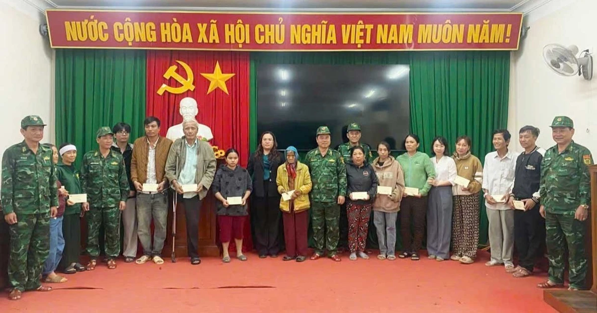 Phó Tư lệnh Bộ đội Biên phòng Trần Ngọc Hữu kiểm tra công tác khắc phục hậu quả mưa lũ tại Gia Lai