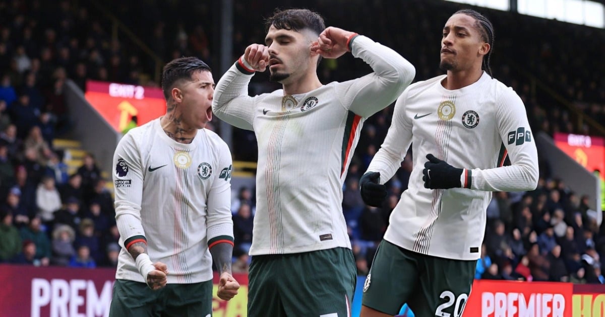 Chelsea hạ Burnley, áp sát ngôi đầu bảng của Arsenal