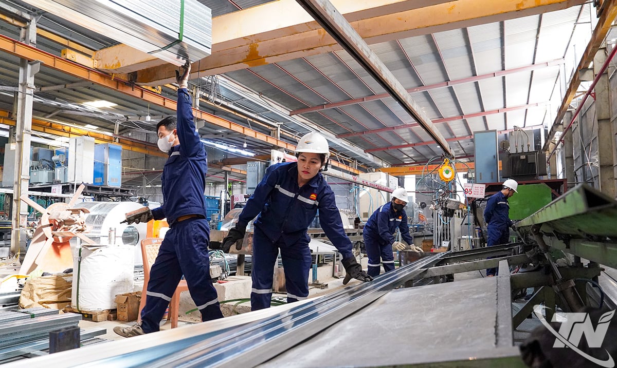 ក្រុមហ៊ុន Khoa Hong Thai Nguyen Limited មានក្រុមកម្មករជំនាញដែលមានបទពិសោធន៍សម្បូរបែបក្នុងវិស័យផលិតសម្ភារសំណង់អ៊ីសូឡង់កម្ដៅ។