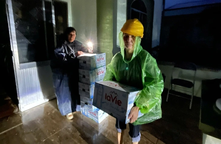 cứu trợ - Ảnh 2.