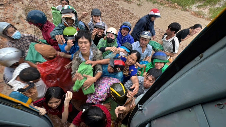 cứu trợ - Ảnh 4.