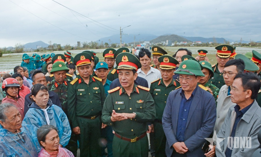 Đến với bà con trong hoạn nạn