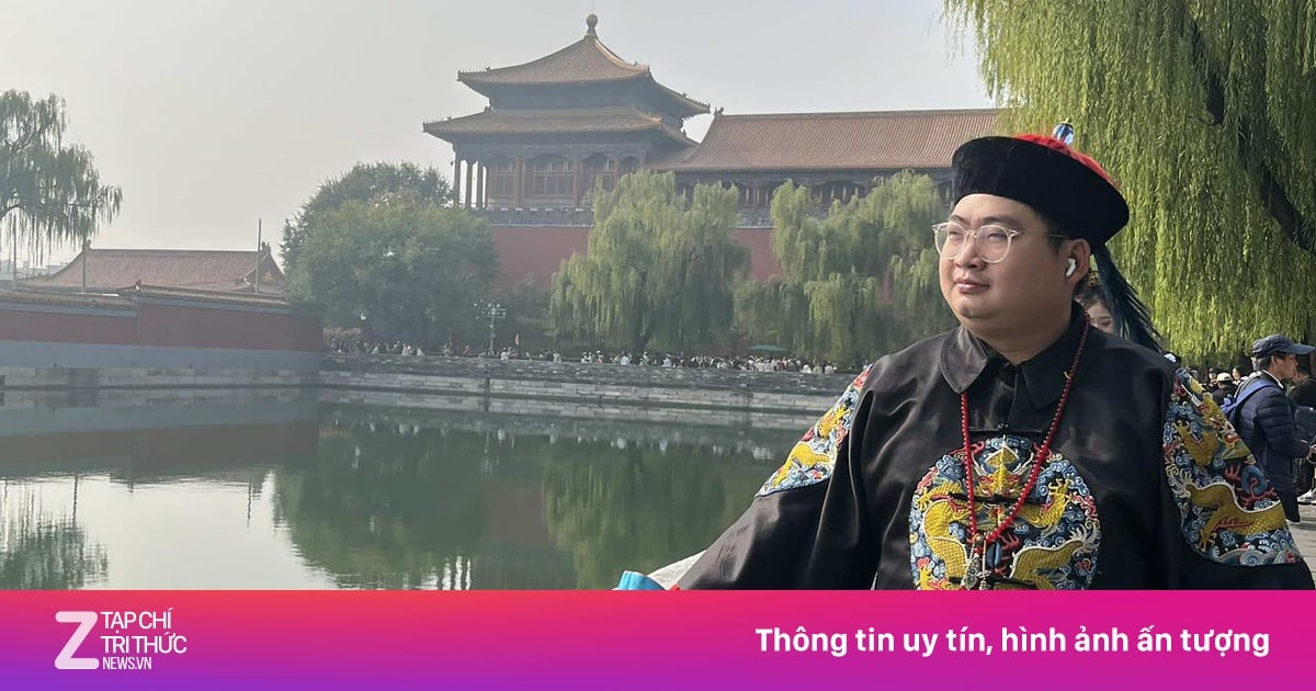 Khách Việt gây 'sốt' vì bức ảnh giống Hòa Thân khi du lịch Trung Quốc