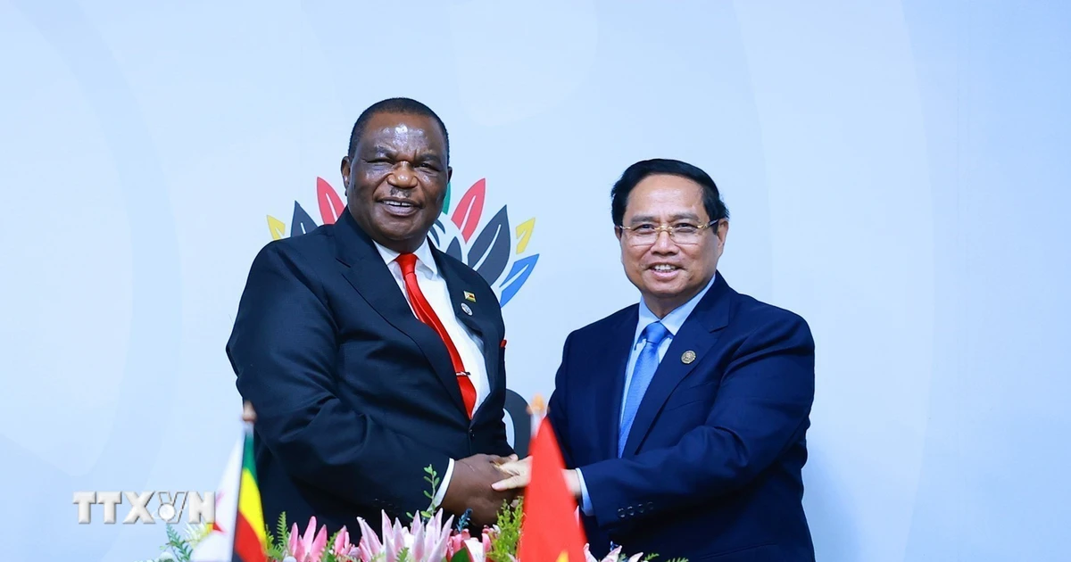 Thủ tướng Phạm Minh Chính gặp Phó Tổng thống Zimbabwe