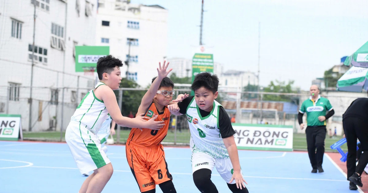 32 đội bóng tranh tài tại vòng chung kết Giải Bóng rổ học sinh Tiểu học Hà Nội 2025