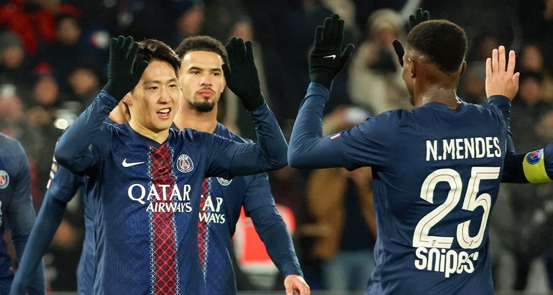 Ngôi sao Hàn Quốc tỏa sáng, PSG đòi lại ngôi đầu