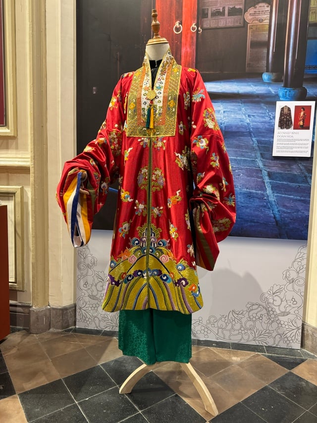 'Nam diện - y phục người Việt qua ba thế kỷ' có gì lạ?- Ảnh 1.