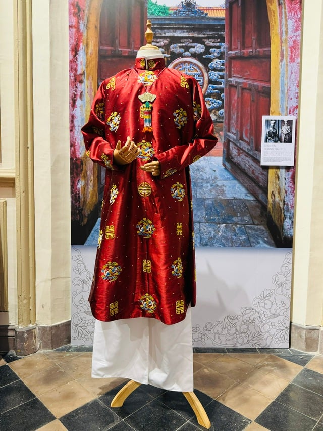 'Nam diện - y phục người Việt qua ba thế kỷ' có gì lạ?- Ảnh 9.