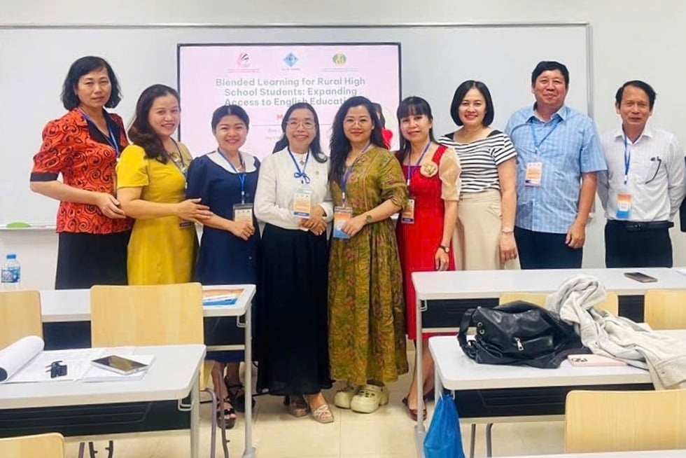 مدرس U50 بأسلوب تدريس اللغة الإنجليزية يجذب الطلاب - 2