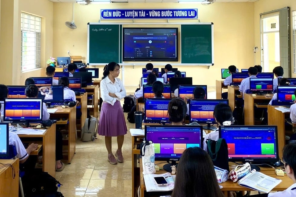 مدرس U50 بأسلوب تدريس اللغة الإنجليزية يجذب الطلاب - 3