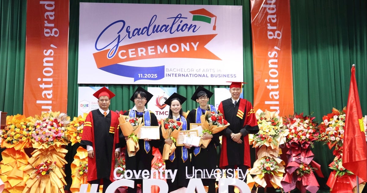 Trường Đại học Coventry trao bằng cử nhân kinh doanh quốc tế cho 57 sinh viên Đà Nẵng