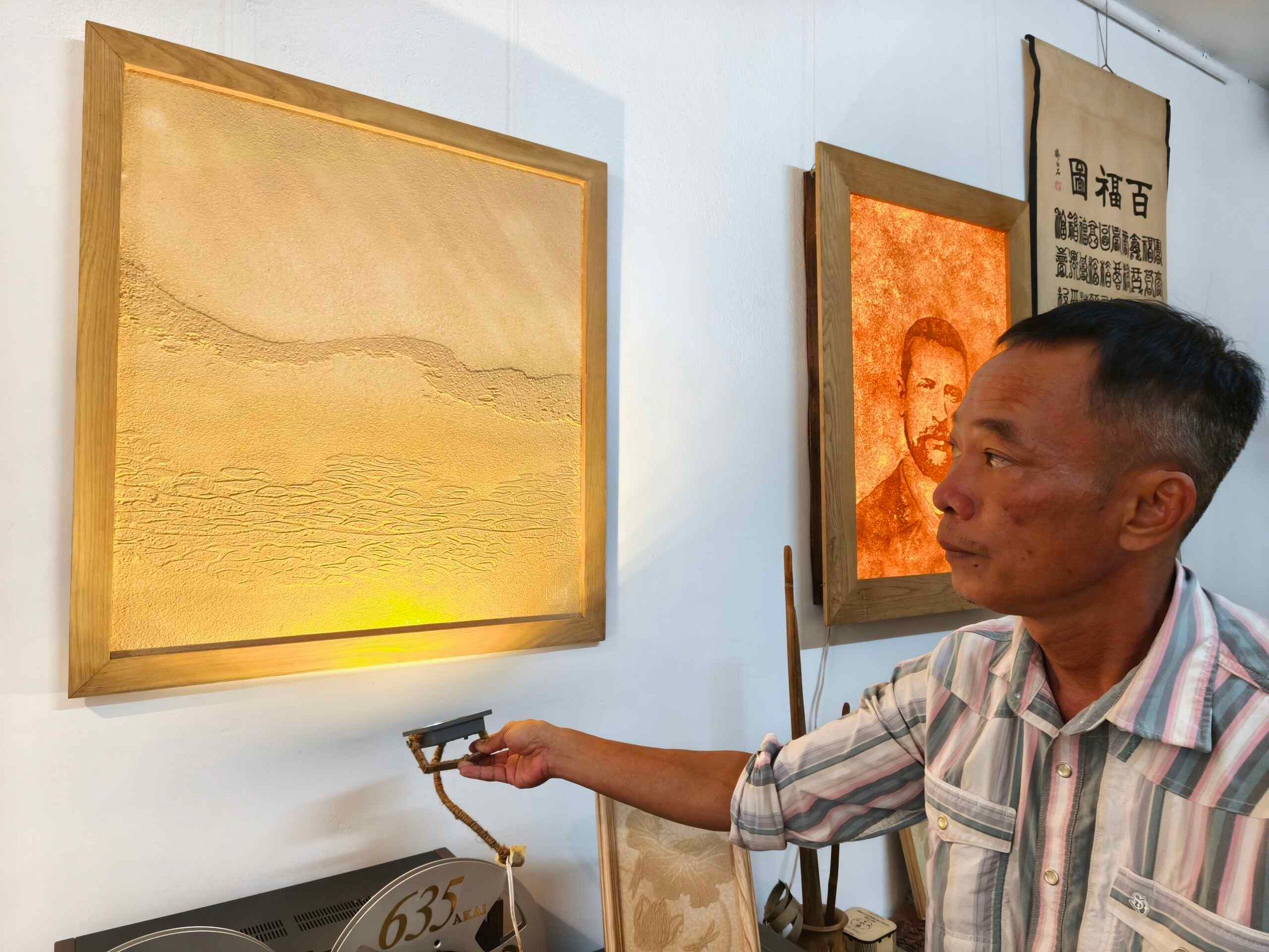 Kỹ nghệ độc lạ: Tuyệt chiêu dùng 'dao nước' trên giấy dừa- Ảnh 3.