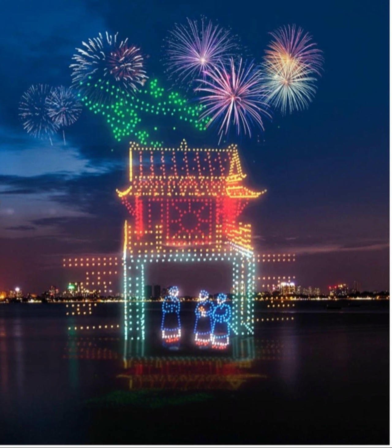 Moșteniri pictate pe cer de mii de drone. (Foto: T.Q)