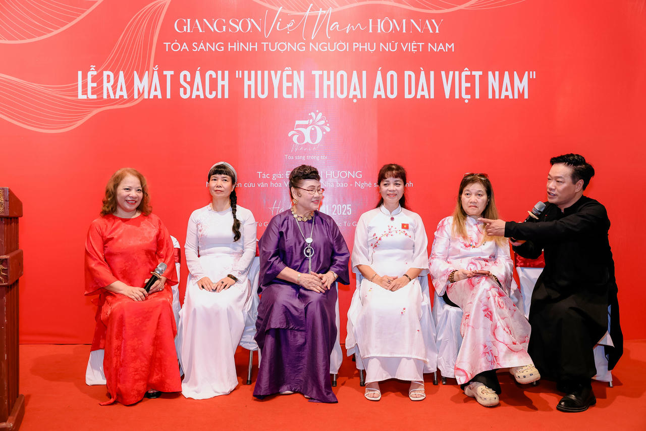 A vietnami Ao Dai legendájának kerekasztal-beszélgetése.
