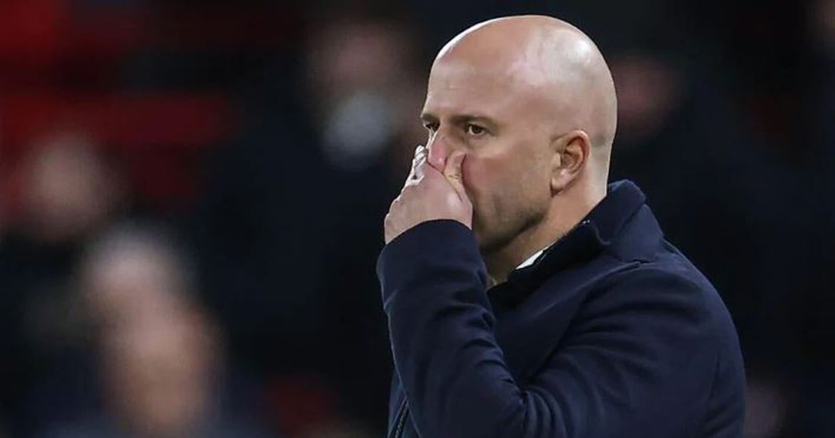 HLV Arne Slot thừa nhận trách nhiệm sau trận thua 'rất tệ' của Liverpool tại Anfield