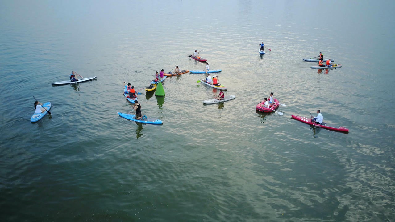 ​ເພື່ອ​ເຮັດ​ໃຫ້​ຮູບ​ແບບ​ການທ່ອງທ່ຽວ​ແບບ​ນິ​ເວດ​ສົມທົບ​ກັບ​ສະ​ເໝືອນ​ຈິງ​ກາຍ​ເປັນ​ຜະລິດ​ຕະ​ພັນ​ທຳ​ມະ​ດາ​ຂອງ​ໄຕ​ໂຮ່, ກໍ່ສ້າງ​ລະບົບ​ເນື້ອ​ໃນ​ດີ​ຈີ​ຕອນ​ຄຸນ​ນະພາ​ບສູງ​ແມ່ນ​ປັດ​ໄຈ​ສຳຄັນ. (ທີ່ມາ: Decathlon)