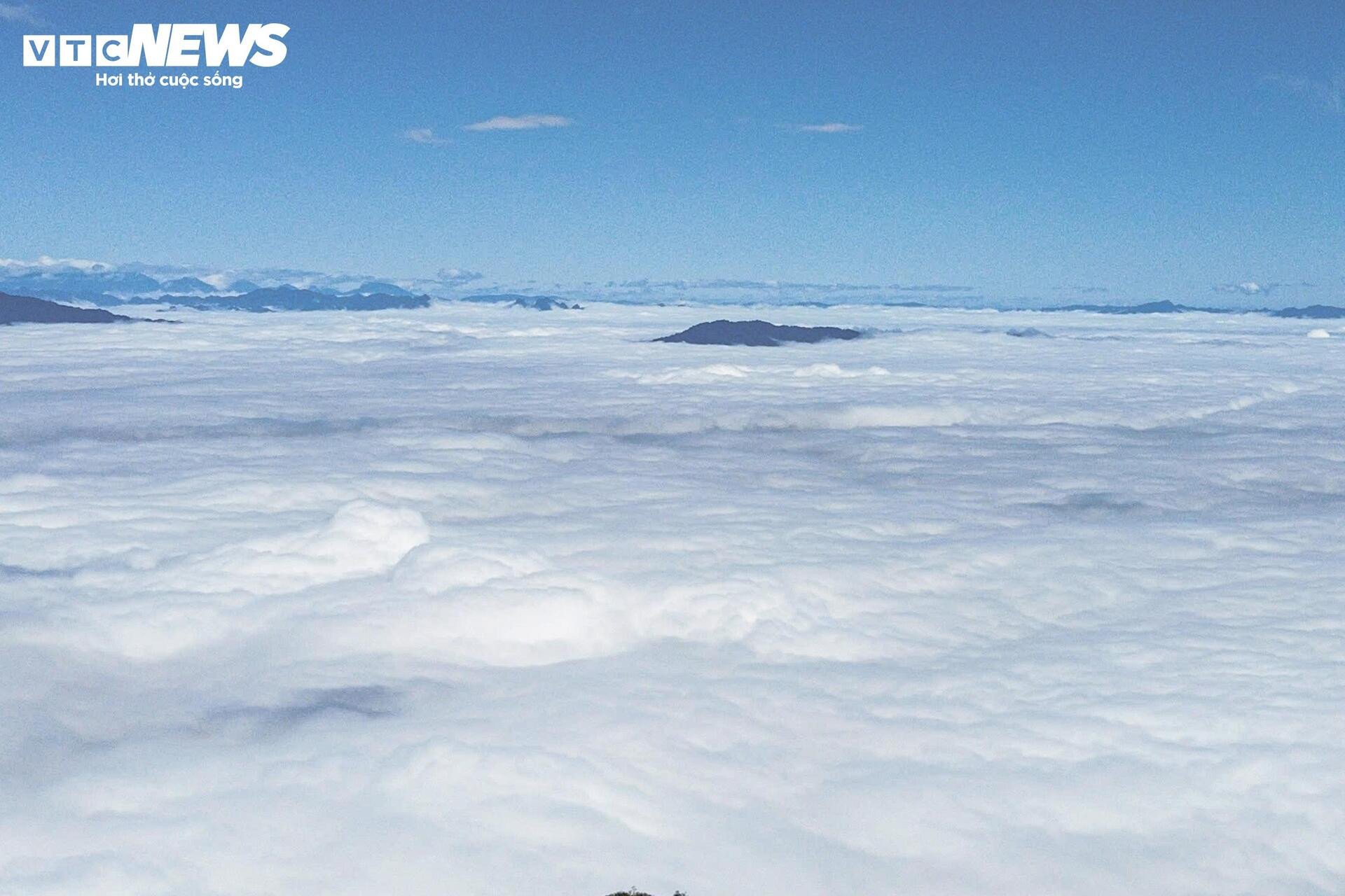 Y Ty in the most beautiful cloud season, Ngai Thau Thuong village turns into a rolling white sea - 5