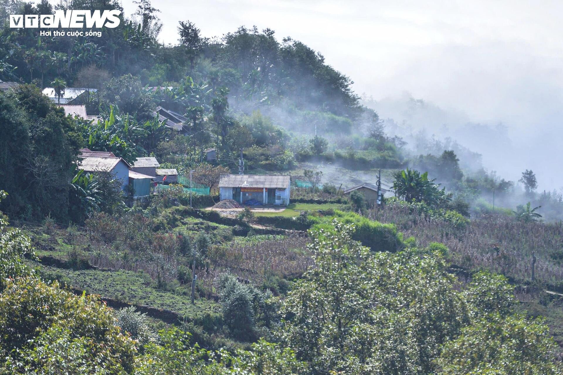 Y Ty in the most beautiful cloud season, Ngai Thau Thuong village turns into a rolling white sea - 8