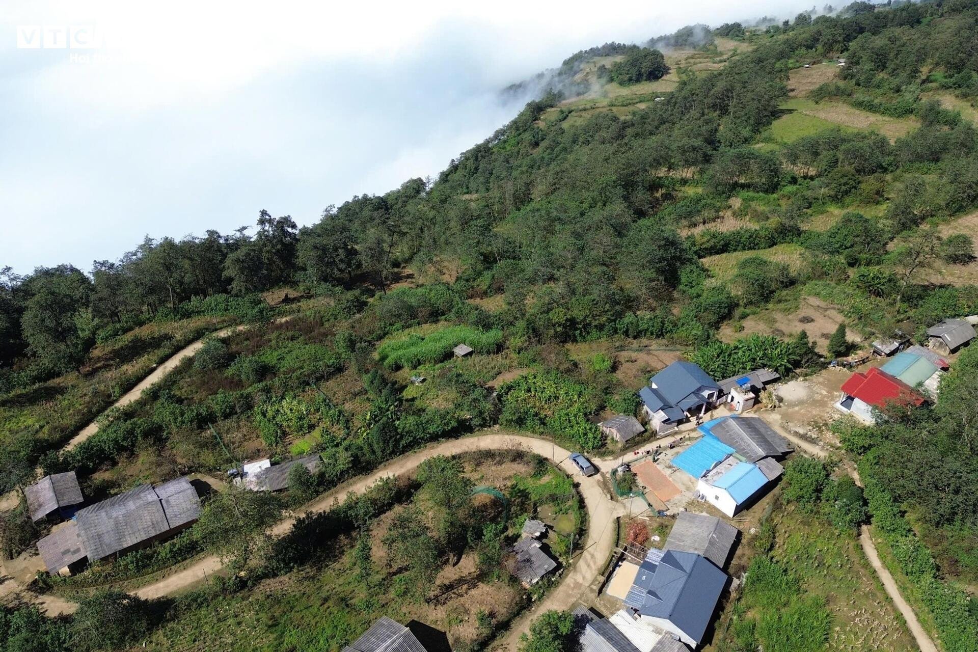 Y Ty in the most beautiful cloud season, Ngai Thau Thuong village turns into a rolling white sea - 12