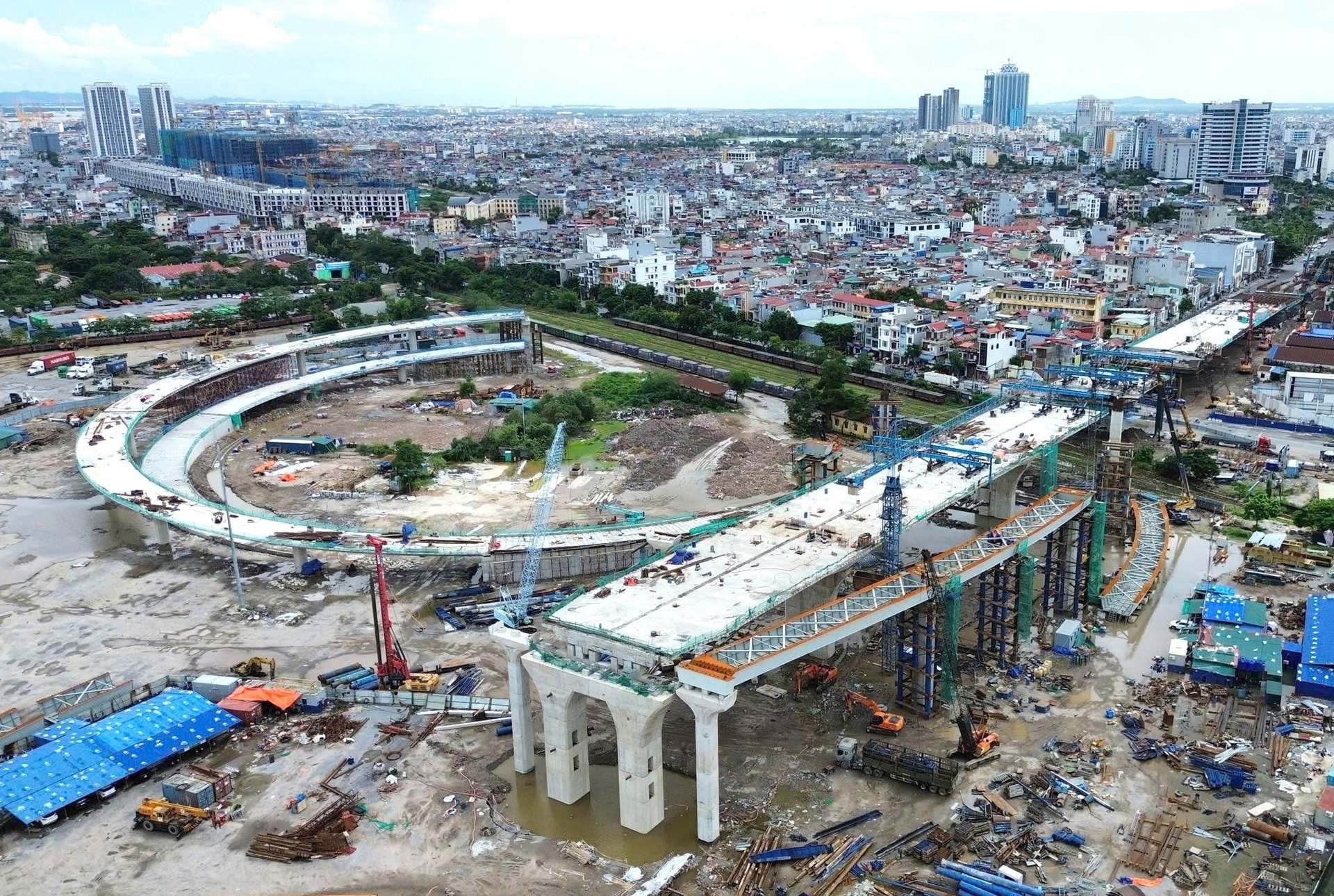 Thi công cầu Nguyễn Trãi đạt 36% kế hoạch