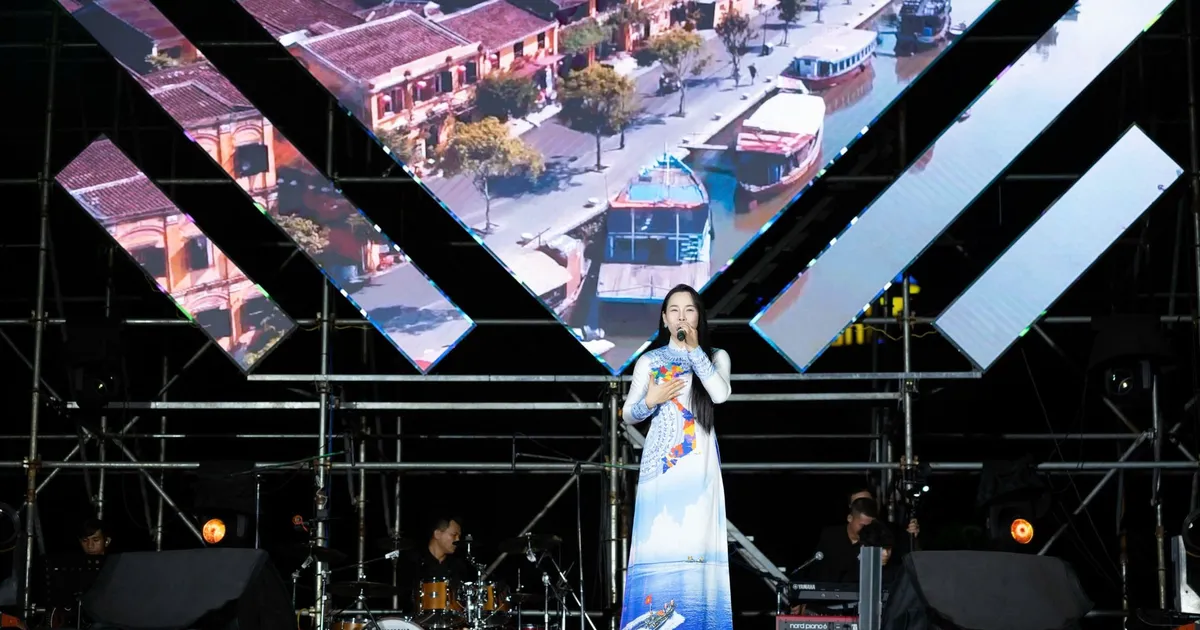 Ấm áp chương trình nghệ thuật hướng về miền Trung