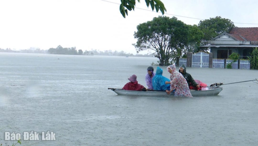 Thiên nhiên lên tiếng bằng bão lũ chất chồng và hành động của chúng ta!