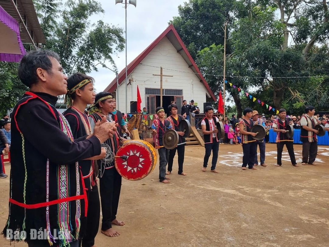 Để tiếng chiêng hòa nhịp sống mới...