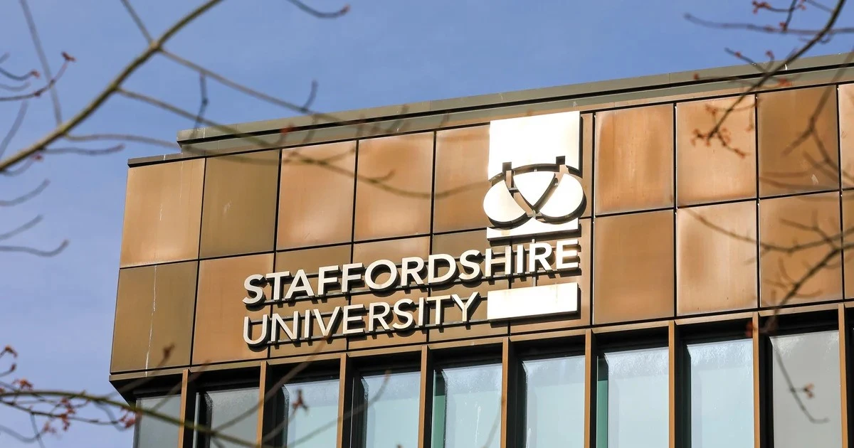 Đại học Staffordshire bị tố lạm dụng AI