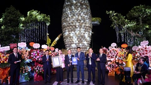Μπακ Νιν: Ο Πύργος Σενόνγκ έλαβε πιστοποιητικό παγκόσμιου ρεκόρ