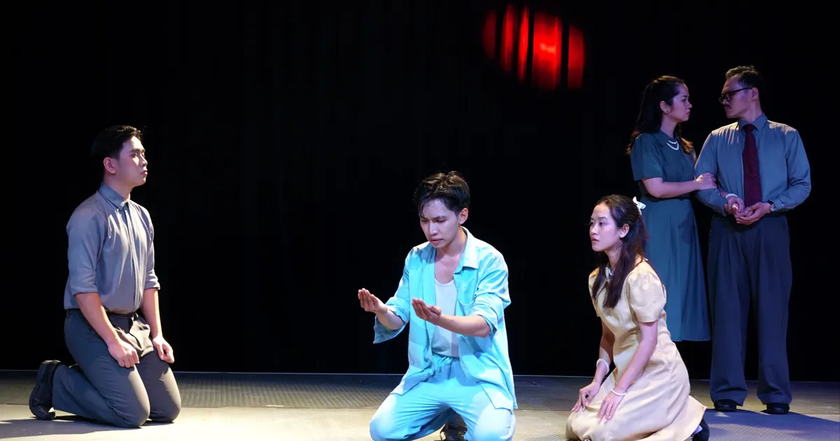 Sáng đèn vở kịch hình thể “Cuộc chia tay tháng sáu”