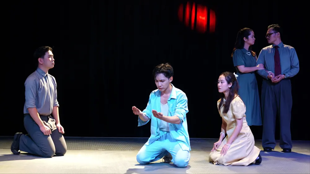 Pelakon muda meletakkan segala-galanya dalam setiap peranan dalam drama fizikal 