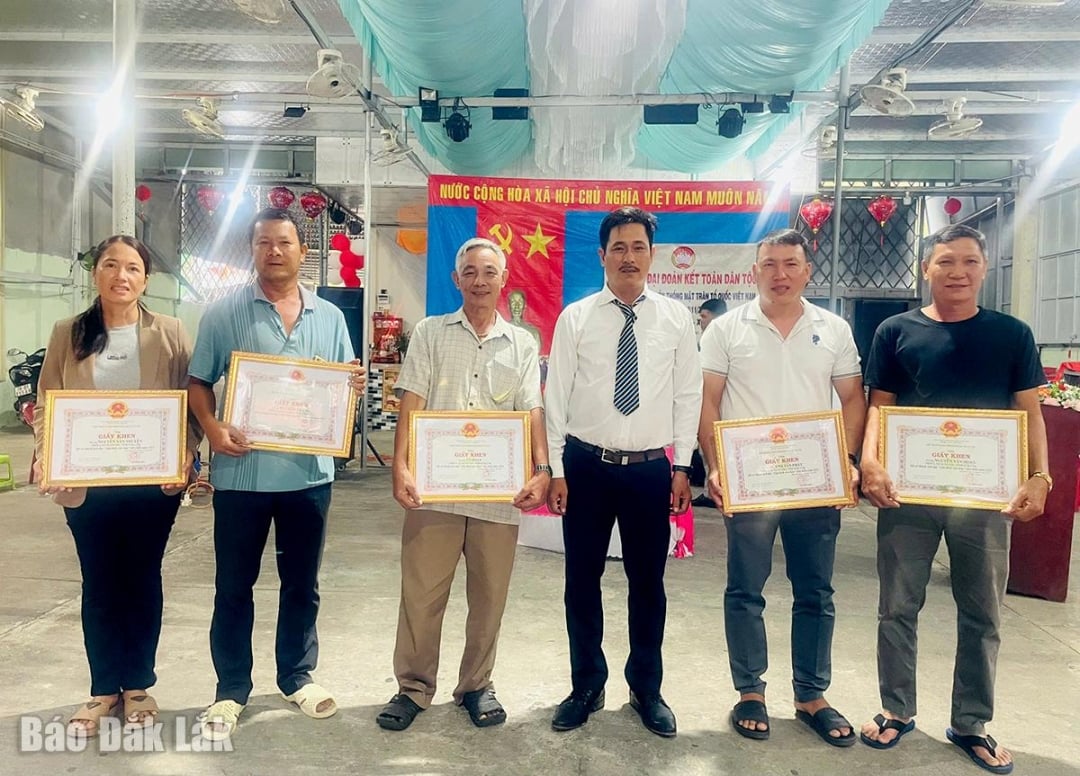 Cầu nối xây dựng khối đại đoàn kết