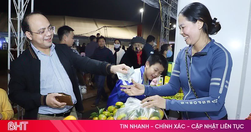 Đặc sản cam Hà Tĩnh “đắt hàng” tại hội chợ lớn đang diễn ra trên địa bàn