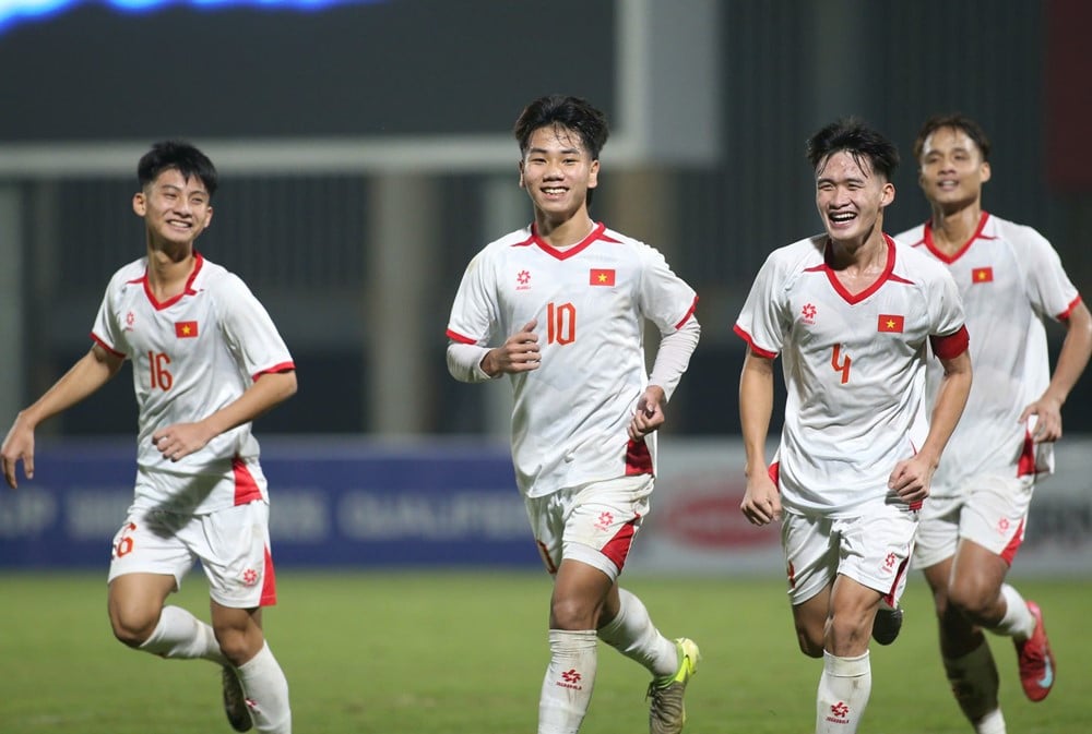 U17 Vietnam mot U17 Singapore 2.jpg