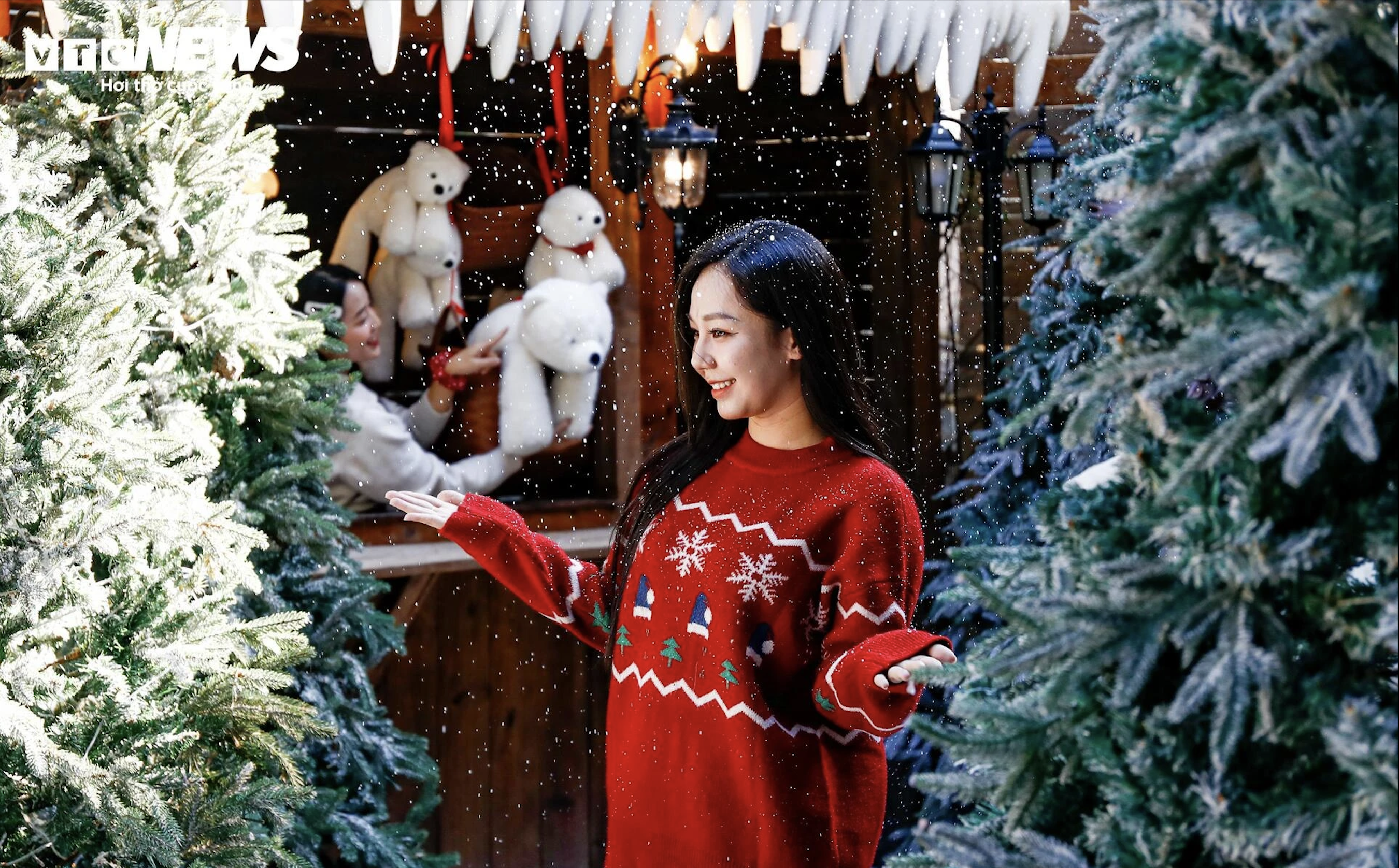 Xếp hàng chụp ảnh Giáng sinh sớm tại các quán cafe